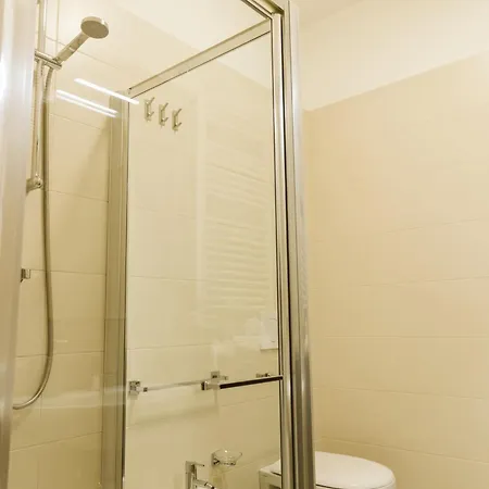 Residenze Roscioli 4* Розето-дельи-Абруцци