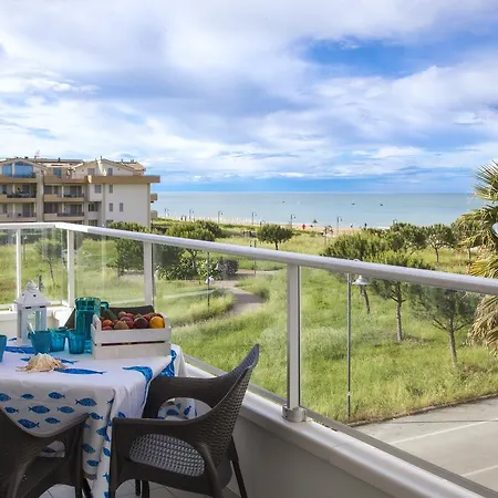 Residenze Roscioli 4* Розето-дельи-Абруцци